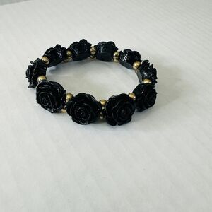 Goth Black Rose Acrylic Beaded Bracelet 20 Gold Beads Ten 1/2” Roses Stretch